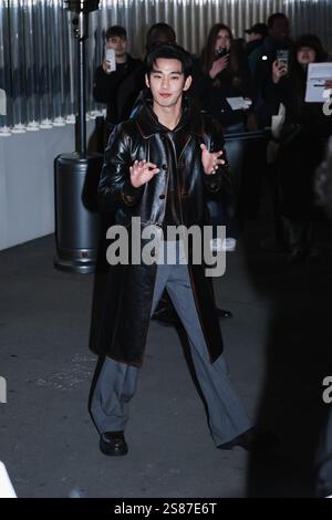 Milano, Italia. 19 gennaio 2025. Moda maschile, Autunno/Inverno 2025 - Festa Prada - arrivi ospiti - foto: Kim Soo-hyun (cantante sudcoreano) credito: Agenzia fotografica indipendente/Alamy Live News Foto Stock