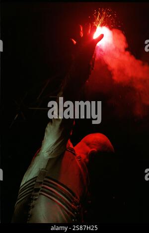 Ieri sera fino a Lindemann è stato ricoverato in ospedale su Consiglio di bandís doctorís. Ha trascorso la notte in terapia intensiva, ma è stato commosso perché si sente meglio. Till è risultato negativo al coronavirus. Rammstein Live Roskilde Festival 2002 in Danimarca. Foto Stock