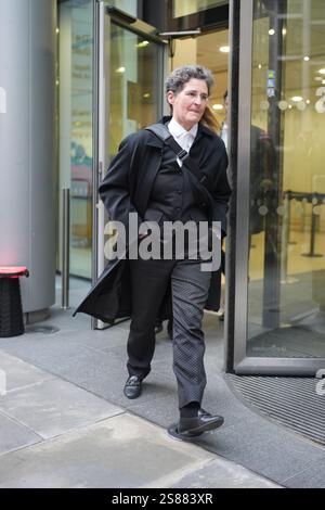 Clare Montgomery lascia il Rolls Building a Londra. Il duca del Sussex e l'ex vice leader laburista Lord Tom Watson stanno intentando un'azione legale contro News Group Newspapers (NGN), editore del Sun e l'ormai defunto News of the World, per accuse di raccolta illegale di informazioni. Data foto: Martedì 21 gennaio 2025. Foto Stock