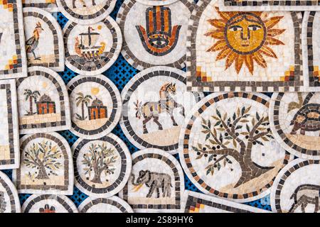 Hammamet, Nabeul, Tunisia. Mosaico in vendita. Foto Stock
