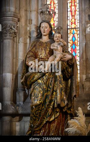 Nostra Signora con Gesù bambino. Cattedrale di Santa Maria maggiore (sé de Lisboa) a Lisbona, Portogallo. Foto Stock