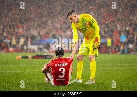 Lisboa, Portogallo. 21 gennaio 2025. (L-R) Alvaro Carreras e Anatoliy Trubin del Benfica visti in azione durante la UEFA Champions League, tra il Benfica e il Barcellona. Punteggio finale; Benfica 4:5 Barcellona. (Foto di Nuno Branco/SOPA Images/Sipa USA) credito: SIPA USA/Alamy Live News Foto Stock