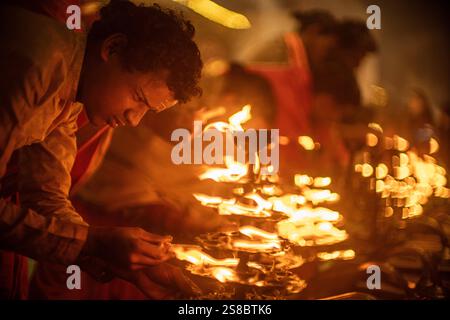 Madrid, Madrid, Spagna. 20 gennaio 2025. Preparazione per Arti a Kumbh Mela 2025 (immagine di credito: © Baciu Cristian/ZUMA Press Wire) SOLO PER USO EDITORIALE! Non per USO commerciale! Foto Stock