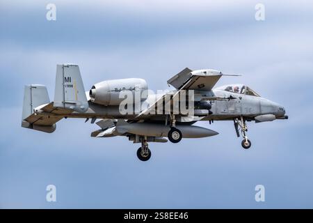 Aereo da caccia d'attacco della US Air Force Fairchild Republic A-10C Thunderbolt II della Michigan Air National Guard in avvicinamento alla base aerea di Jagel durante la NATO Foto Stock