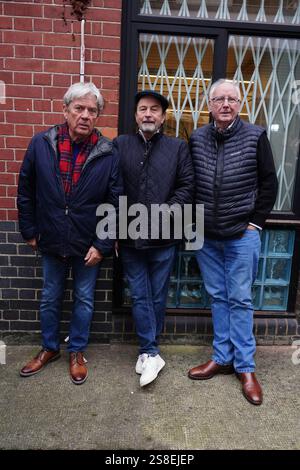 (Sinistra-destra) Mike Stock, Matt Aiken e Pete Waterman durante l'inaugurazione di una targa blu Historic England in loro onore ai Vine Yard Studios di Londra. Data foto: Mercoledì 22 gennaio 2025. Foto Stock
