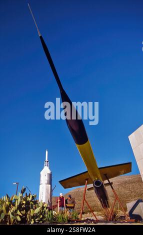 Missile Lockheed X-7A, razzo di fuga Little Joe II dietro, al New Mexico Museum of Space History, Alamogordo, New Mexico, USA Foto Stock
