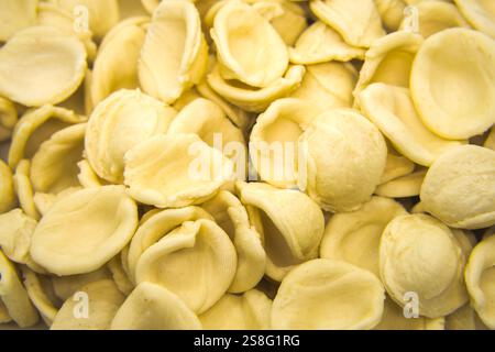 Vista ravvicinata della pasta delle orecchiette, sfondo Foto Stock