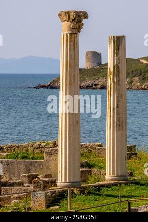 Halbinsel Sinis und historische Ruinen und Säulen, area archeologica di Tharros Archäologisches Museum, Tharros, Europa, Provinz Oristano, Italien ACHTUNGxMINDESTHONORARx60xEURO Foto Stock