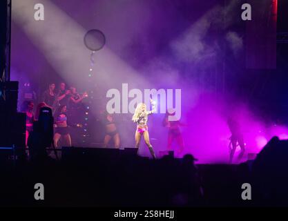 Vilnius, Lituania - 25 luglio 2024: La cantante britannica Rita ora si esibisce a Vilnius, Lituania. 25 luglio 2024 Foto Stock