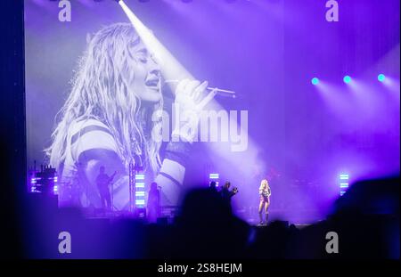 Vilnius, Lituania - 25 luglio 2024: La cantante britannica Rita ora si esibisce a Vilnius, Lituania. 25 luglio 2024 Foto Stock