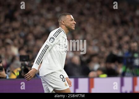 MADRID, SPAGNA - 22 gennaio: Kylian Mbappe del Real Madrid durante la partita dei campioni UEFA 2024/25 tra il Real Madrid e il Red Bull Salzburg allo stadio Santiago Bernabeu. (Foto di Guillermo Martinez) Foto Stock