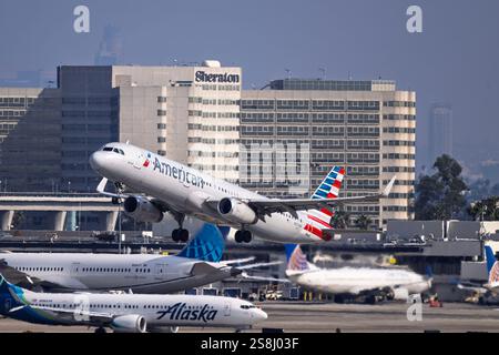 Aeroporto internazionale di Los Angeles Aeroporto 1-18-2025 Inglewood, CA USA American Airlines Airbus A321 N137AA, partenza da 24R all'aeroporto internazionale di Los Angeles Foto Stock