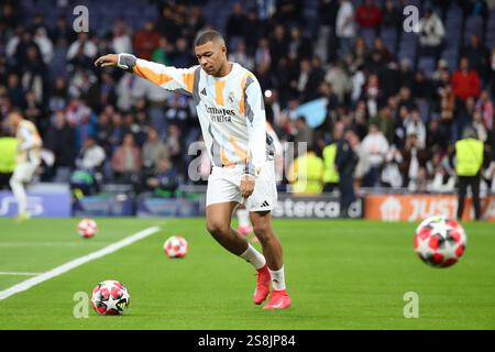 Madrid, Spagna. 22 gennaio 2025. MADRID, SPAGNA - 22 GENNAIO: Kylian Mbappe del Real Madrid durante la fase MD7 della UEFA Champions League 2024/25 tra Real Madrid CF e FC Salzburg - all'Estadio Santiago Bernabeu il 22 gennaio 2025 a Madrid, Spagna .250122 SEPA 07 102 - 20250122 PD14756 credito: APA-PictureDesk/Alamy Live News Foto Stock
