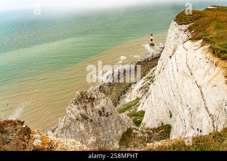 Beachy Head Lighthouse Beachy Head Lighthouse und der Kreidefelsen Beachy Head, Sussex, Inghilterra, Großbritannien, Europa White Cliffs of the Seven Sist Foto Stock