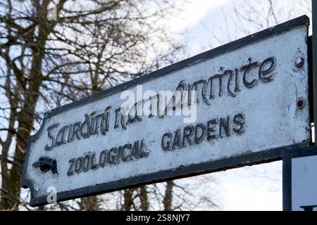 cartello segnaletico nel parco phoenix per lo zoo giardini zoologici in irlanda e in inghilterra dublino repubblica d'irlanda Foto Stock