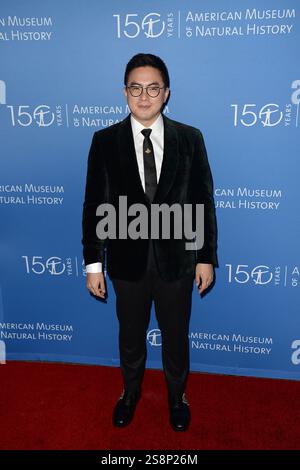 Bowen Yang partecipa agli arrivi per il Gala di beneficenza del Museo americano di storia naturale il 21 novembre 2019 a New York Foto Stock