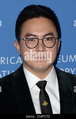 Bowen Yang partecipa agli arrivi per il Gala di beneficenza del Museo americano di storia naturale il 21 novembre 2019 a New York Foto Stock