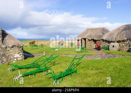 Skye Museum of Island Life Crofters cottage nel vecchio villaggio ricostruito delle Highland a Kilmuir Isle of Skye Highlands e isole Scozia Regno Unito Europa Foto Stock