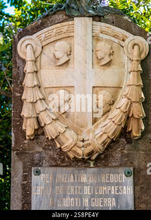 Landesflagge a Stein, per iniziativa del Reduci, Santu Lussurgiu, Europe, Provinz Oristano, Italien Foto Stock