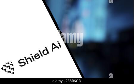 Il logo Shield ai viene visualizzato sullo smartphone. Shield ai è un'azienda statunitense di tecnologia aerospaziale e delle armi Foto Stock