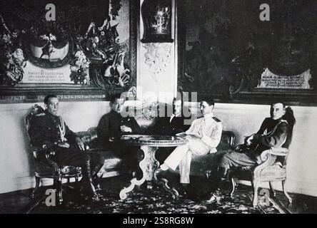 Fotografia di Alexander Kerensky Fyodorovich (1881-1970) il primo ministro del governo provvisorio della Russia, incontro con i funzionari di Mosca. In data xx secolo Foto Stock