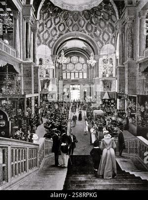 Esposizione Universelle (Fiera Mondiale) Parigi, 1900; l'interno del Palazzo Italiano. Credito: Photo12/Ann Ronan Picture Library Foto Stock