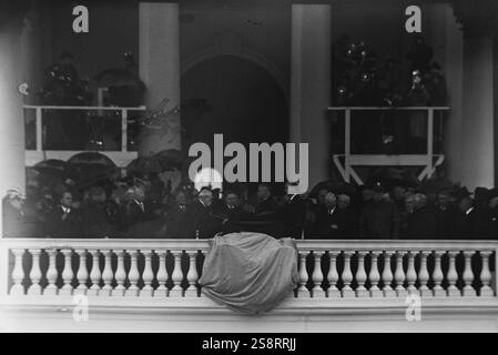 La seconda inaugurazione di Franklin D. Roosevelt come presidente degli Stati Uniti si è tenuta mercoledì 20 gennaio 1937, presso il portico orientale del Campidoglio degli Stati Uniti a Washington, D.C. questa è stata la 38a inaugurazione presidenziale e ha segnato l'inizio del secondo mandato di Franklin D. Roosevelt come presidente e John Nance Garner come vicepresidente Foto Stock