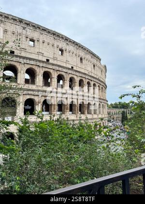 Il Colosseo mozzafiato di Roma in autunno Foto Stock