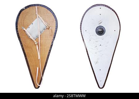 La parte anteriore e posteriore di una replica dello scudo normanno. Foto Stock