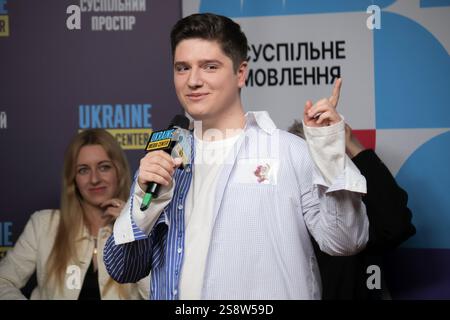 KIEV, UCRAINA - 23 GENNAIO 2025 - il cantante ucraino Vlad Sheryf partecipa al sorteggio e alla presentazione di canzoni dei finalisti del Vidbir 2025, la fase di selezione nazionale per l'Eurovision Song Contest 2025, Kiev, capitale dell'Ucraina. (Foto di Eugen Kotenko/Ukrinform) Foto Stock