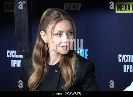 KIEV, UCRAINA - 23 GENNAIO 2025 - la cantante Ucraina Tina Karol partecipa al sorteggio e alla presentazione di canzoni dei finalisti del Vidbir 2025, la fase di selezione nazionale per l'Eurovision Song Contest 2025, Kiev, capitale dell'Ucraina. Foto Stock