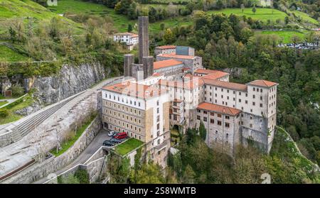 Veduta aerea del Santuario di Arantzazu, un santuario francescano situato nella vicina Oñati, nei Paesi Baschi spagnoli Foto Stock