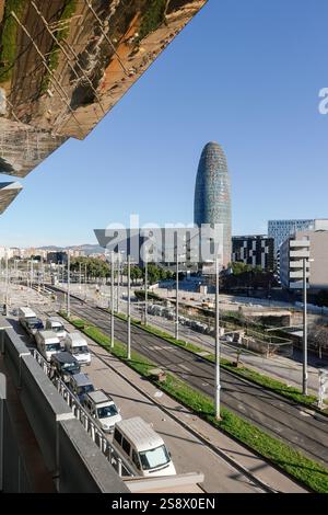 L'ufficio di Facebook a Barcellona si trova a Torre Glòries, un grattacielo di 38 piani in Catalogna, Spagna. La torre era precedentemente nota come Torre Agbar. Foto Stock