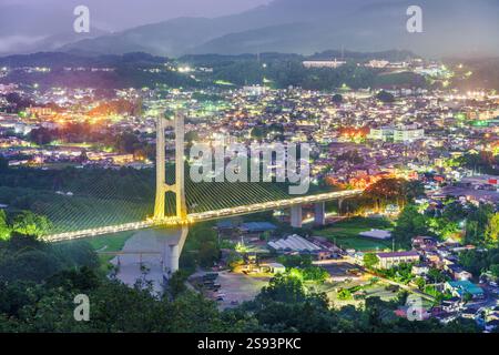 Chichibu, Saitama, skyline della città giapponese all'alba. Foto Stock