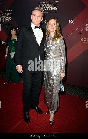 Oliver Masucci e Anne Ratte-polle bei der Verleihung des 46. Bayerischen Filmpreises 2024 im Prinzregententheater. München, 24.01.2025 *** Oliver Masucci e Anne Ratte polle alla presentazione del Bavarian Film Award 46 2024 al Prinzregententheater di Monaco, 24 01 2025 foto:XF.xKernx/xFuturexImagex filmpreis 5510 Foto Stock
