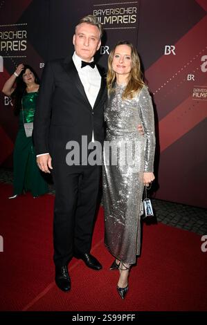 Oliver Masucci e Anne Ratte-polle bei der Verleihung des 46. Bayerischen Filmpreises 2024 im Prinzregententheater. München, 24.01.2025 *** Oliver Masucci e Anne Ratte polle alla presentazione del Bavarian Film Award 46 2024 al Prinzregententheater di Monaco, 24 01 2025 foto:XF.xKernx/xFuturexImagex filmpreis 5511 Foto Stock