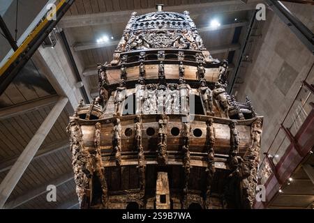 Stoccolma, Svezia: 1 agosto 2024: Interno del Museo Vasa di Stoccolma, Svezia. Il museo Vasa riceve 1,4 milioni di visitatori all'anno. Foto Stock