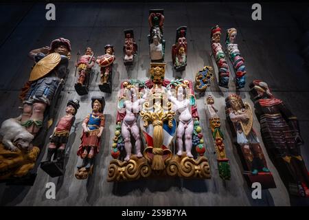 Stoccolma, Svezia: 1 agosto 2024: Interno del Museo Vasa di Stoccolma, Svezia. Il museo Vasa riceve 1,4 milioni di visitatori all'anno. Foto Stock