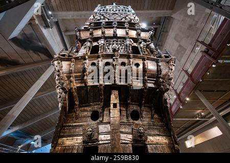 Stoccolma, Svezia: 1 agosto 2024: Interno del Museo Vasa di Stoccolma, Svezia. Il museo Vasa riceve 1,4 milioni di visitatori all'anno. Foto Stock