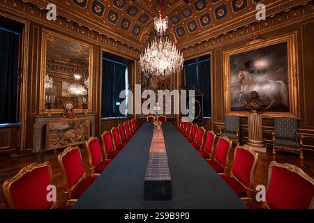 Stoccolma, Svezia - 2 agosto 2024: Il Palazzo reale (Kungliga slotten). Il Palazzo reale di Stoccolma è la residenza ufficiale di sua Maestà il Re. Foto Stock