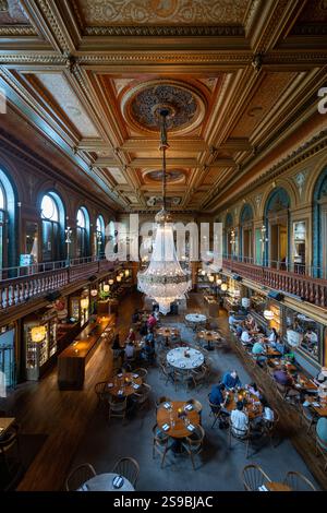 Stoccolma, Svezia - 4 agosto 2024: Lo storico Berns Hotel di Stoccolma, Svezia. Foto Stock
