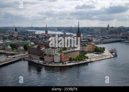 Stoccolma, Svezia - 5 agosto 2024: Edifici storici nell'affascinante centro storico di Stoccolma, Svezia. Foto Stock