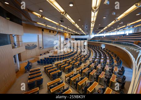 Stoccolma, Svezia - 5 agosto 2024: L'iconica sede del Parlamento di Stoccolma, Svezia, che presenta una splendida architettura e un significato storico. Foto Stock