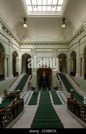 Stoccolma, Svezia - 5 agosto 2024: L'iconica sede del Parlamento di Stoccolma, Svezia, che presenta una splendida architettura e un significato storico. Foto Stock