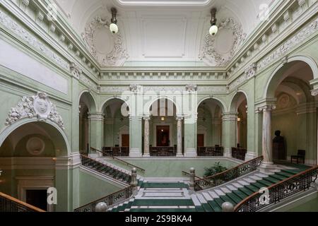 Stoccolma, Svezia - 5 agosto 2024: L'iconica sede del Parlamento di Stoccolma, Svezia, che presenta una splendida architettura e un significato storico. Foto Stock