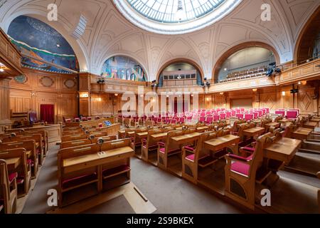 Stoccolma, Svezia - 5 agosto 2024: L'iconica sede del Parlamento di Stoccolma, Svezia, che presenta una splendida architettura e un significato storico. Foto Stock