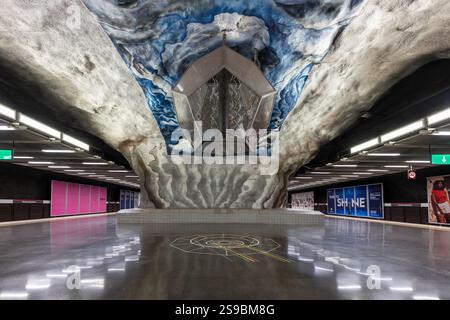 Stoccolma, Svezia - 6 agosto 2024: Stazione della metropolitana Tekniska Hogskolan a Stoccolma, Svezia. Foto Stock