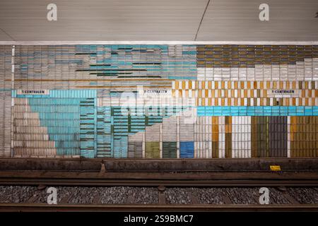 Stoccolma, Svezia - 6 agosto 2024: Stazione T-Centralen della metropolitana a Stoccolma, Svezia. Foto Stock