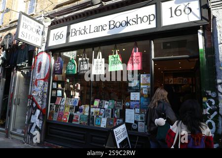Brick Lane Bookshop in Brick Lane nel quartiere londinese di Tower Hamlets Foto Stock