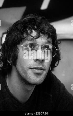 RICK WITTER, SHED SEVEN, READING FESTIVAL 98: A portrait of Rick Witter cantante dei Shed Seven backstage al Reading Festival, Inghilterra, 30 agosto 1998. Foto: Rob Watkins. INFO: Shed Seven, un gruppo indie rock britannico formato nel 1990, è salito alla ribalta nell'era Britpop degli anni '90. Successi come "Chasing Rainbows" e album come "A Maximum High" hanno mostrato il loro suono melodico. Foto Stock